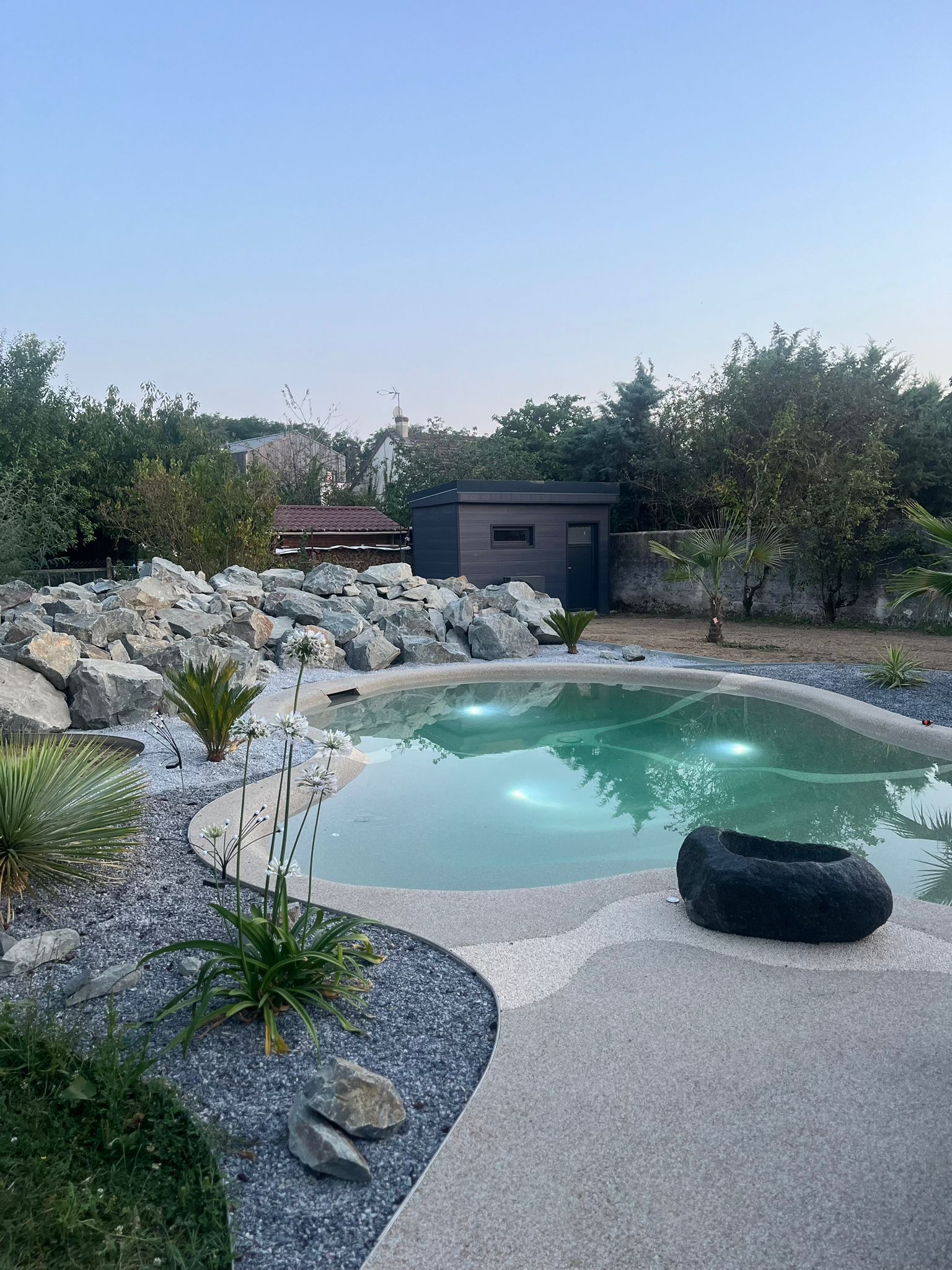 Piscine lagon avec cascade
