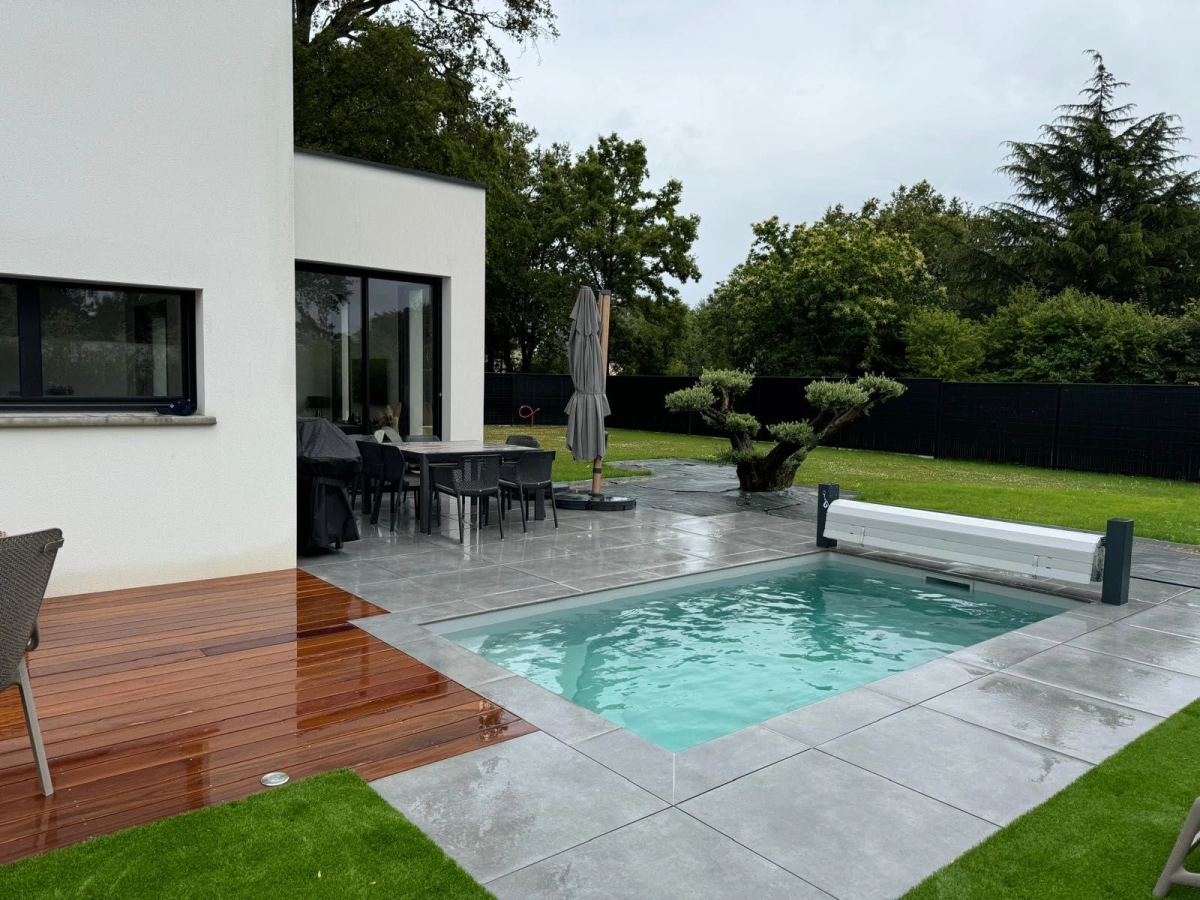 <p>Piscine ma&ccedil;onnn&eacute;e</p>